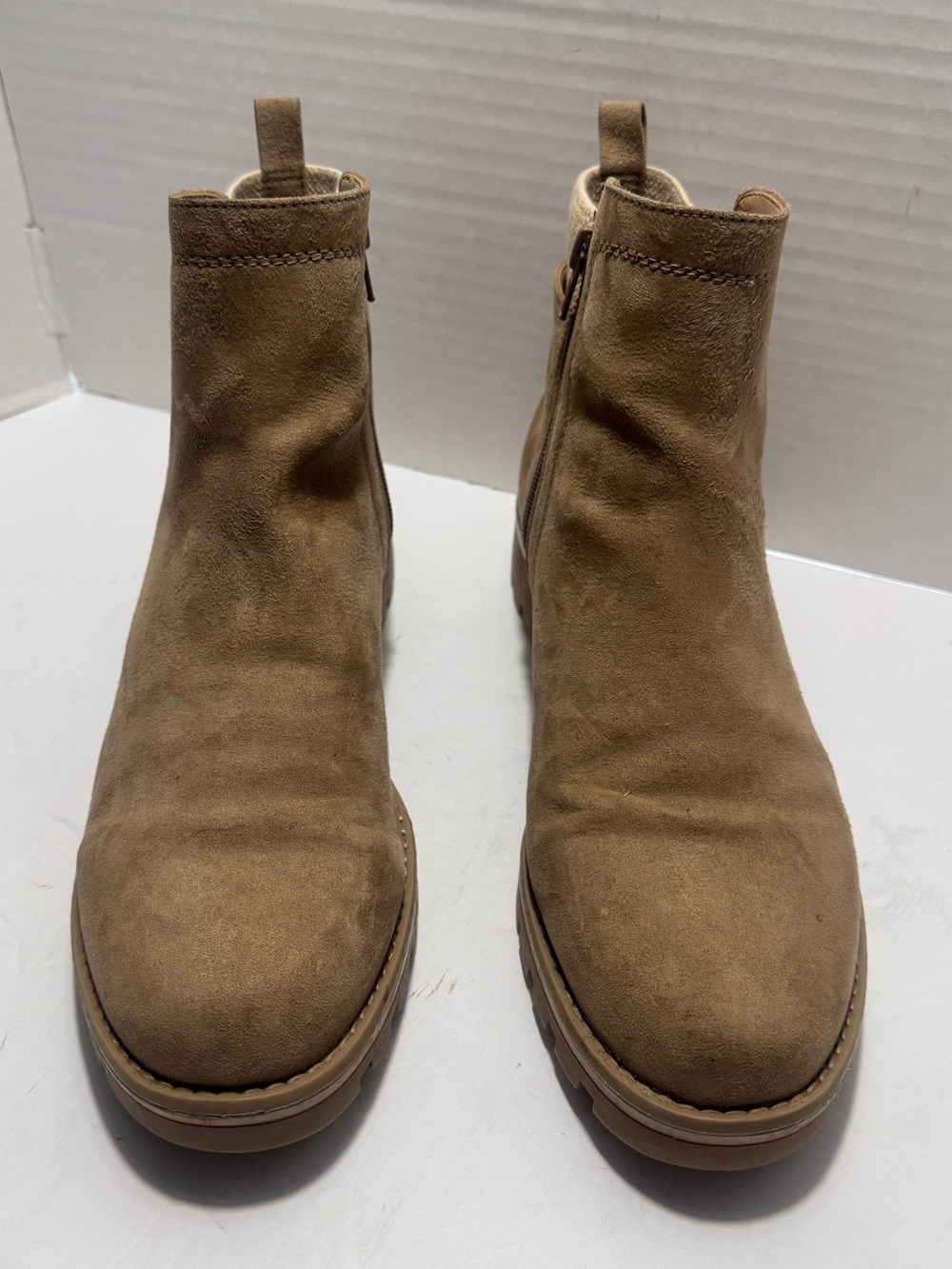 Sole Society Women’s 9.5 Tan Taupe Ankle Boots Lug Sole Side Zip Booties